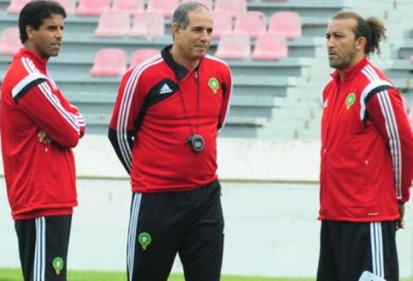 مُعلق "بي أن سبورت" ينتقد عدم تواصل الزاكي مع مساعديه خلال المباريات