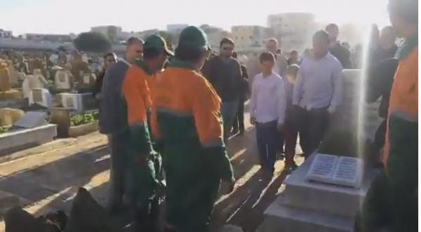 عملية دفن الراحلة والدة عبد الإله بنكيران بمقبرة الشهداء بالرباط