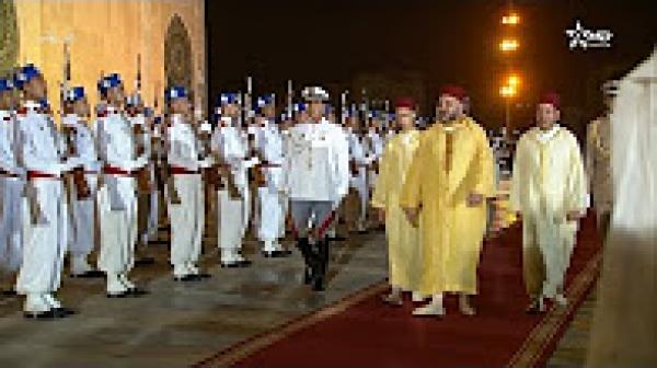 لحظة وصول الملك محمد السادس لمسجد الحسن الثاني لترأس احياء ليلة القدر