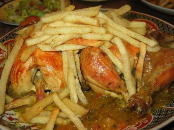 "الدجاج بالفريت" يُرسل أزيد من 80 طالبا للمستشفى بالجديدة