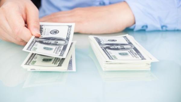 لماذا لا تزيد رواتبنا مقارنة بالارتفاع الفلكي في الأسعار؟