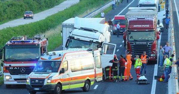 السلطات المغربية تؤكد وفاة مهاجرين مغربيين في حادث سير مأساوي بإيطاليا