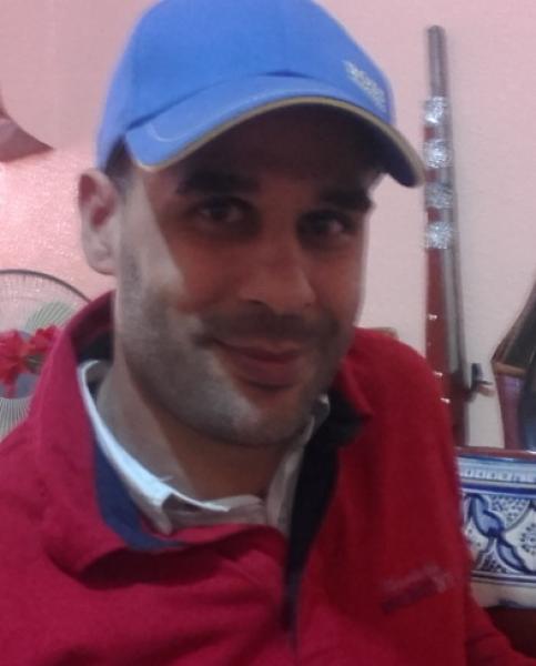 بائعة الحلوى و بائعو الأوهام