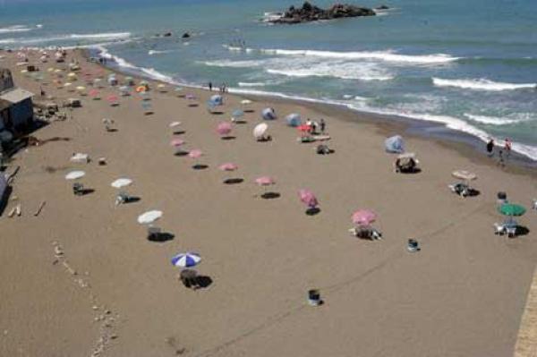 جزائريات يشجعن على لبس "البيكيني" ويلهبن مواقع التواصل الاجتماعي