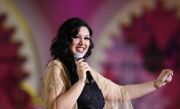 أسماء المنور تنشر صورا لها و هي تبيع " المسمن و البغرير " تمهيدا لمفاجأة جديدة