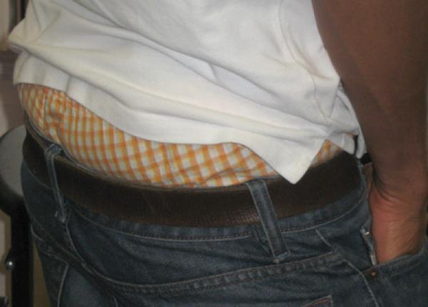 مدينة أمريكية تفرض الغرامة على من يرتدي بنطلونا يكشف 5 سم تحت الخصر