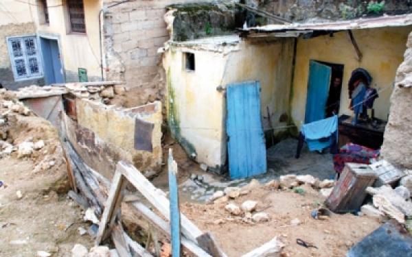 التحقيق في البناء العشوائي بضواحي فاس يجر 30 شخصا إلى القضاء 