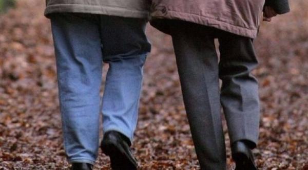 علام يدل عدم الاستقرار أثناء المشي في الكِبر؟