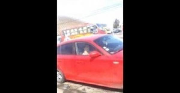 بالفيديو.. رد فعل امرأة ضبطت زوجها يخونها داخل سيارته