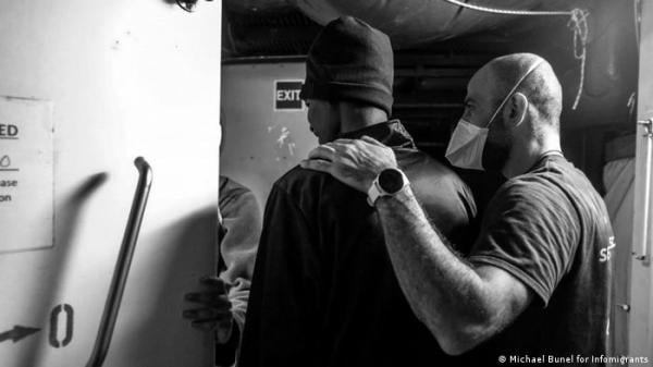 من طالب لجوء إلى عامل إنقاذ في خدمة المهاجرين الفارين بحراً