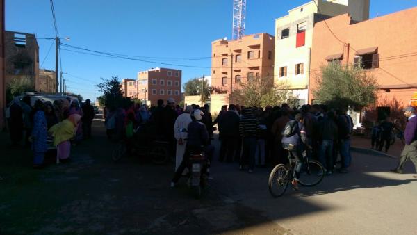 دراجة نارية ترسل رجلا للمستعجلات بين الحياة والموت والحوادث المميتة تخرج الساكنة للاحتجاج