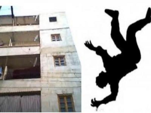 نهاية مأساوية لشاب ألقى بنفسه من فوق عمارة بالبيضاء ( الفيديو)