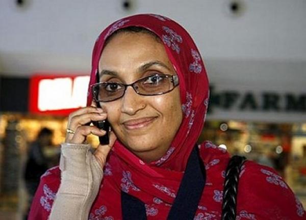 منع "أميناتو حيدر" من مغادرة مطار العيون في اتجاه لاس بالماس بسبب إصابتها بكورونا