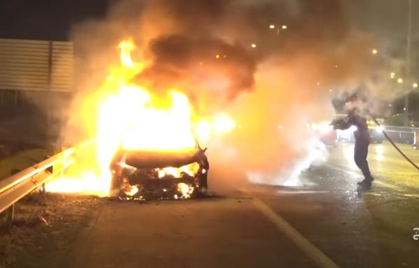 اندلاع حريق في سيارة وسط المحور الجنوبي للطريق السيار بوسكورة- برشيد