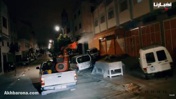 رش المبيدات في شوارع تطوان لمحاربة البعوض بعد اجتياح غير مسبوق