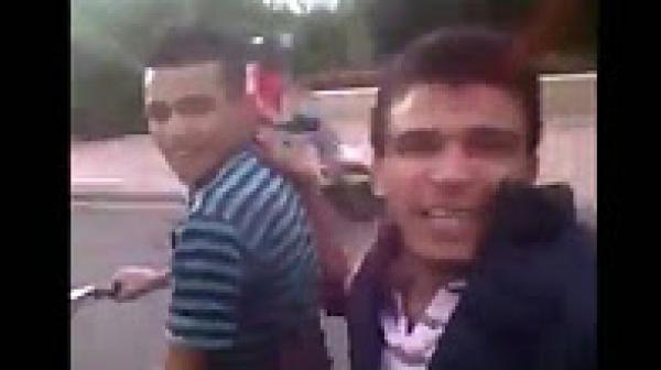 فيديو طريف: شاب ببني ملال سقط بدراجته النارية و لم يقطع البث المباشر على الفيسبوك