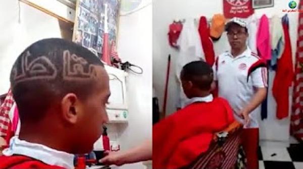 شاب مغربي يطلب من الحلاق كتابة "مقاطعون" في رأسه
