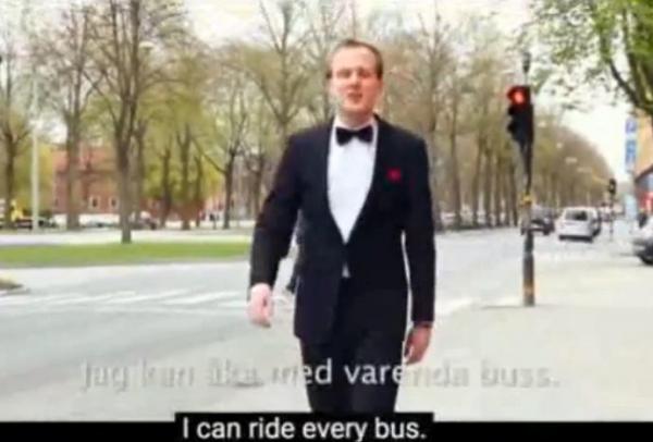 بالفيديو: تجربة اجتماعية تبين تأثير الملابس على تعاطف المجتمع