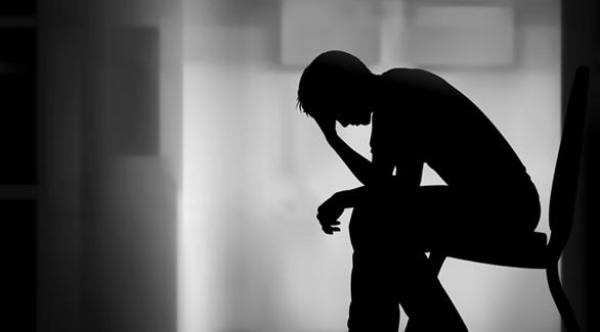  القلق يعزلك عن اللحظة الحقيقية 