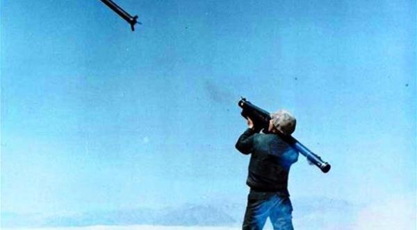  إدارة أمن النقل الأمريكية نشرت على حسابها بإنستغرام صور مخيفة لأسلحة خطيرة برفقة مسافرين 