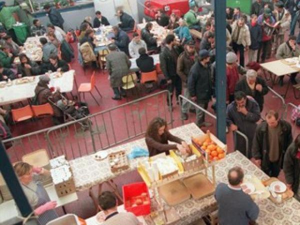 مطعم يقدم أكلاته من المنتجات المهدرة في أشهر أسواق الجملة بباريس