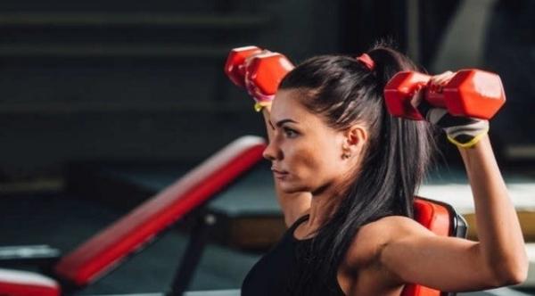 ما هو السبب الذي يجعل أغلب النساء تتخوفن من الذهاب الى صالات الرياضة ؟