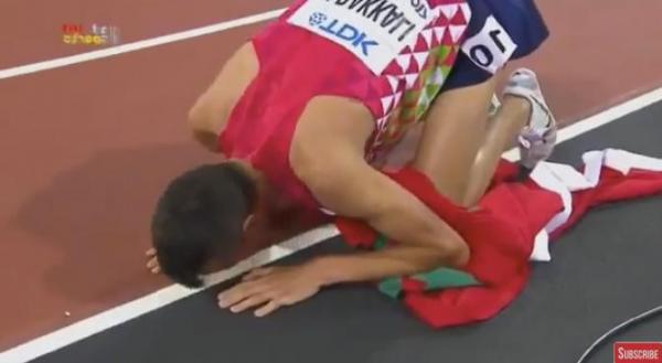 فيديو مؤثر : لحظة دخول العداء المغربي سفيان البقالي في المرتبة الثانية ضمن بطولة العالم