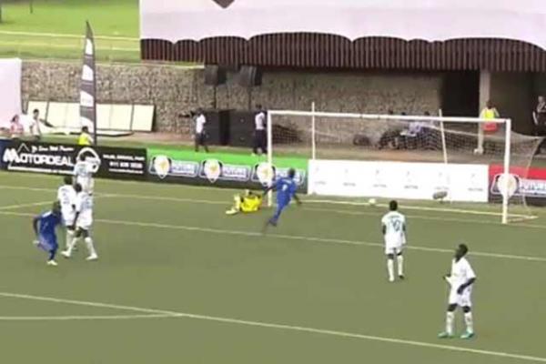 حارس مرمى ترك مرماه فرحاً بهدف .. شاهد ماذا حدث