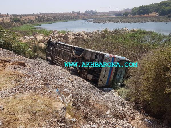 انقلاب حافلة تابعة لشركة "ستاريو" بوادي ايكم بالصخيرات