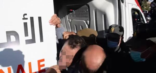 ابتدائية مراكش تصدر أحكامها في حق محتجي جواز التلقيح وحقوقيون يحتجون