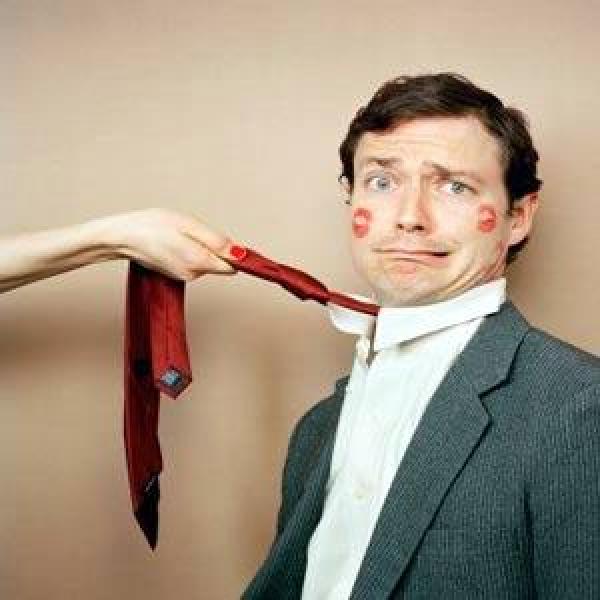 علامات خيانة الرجل للمرأة