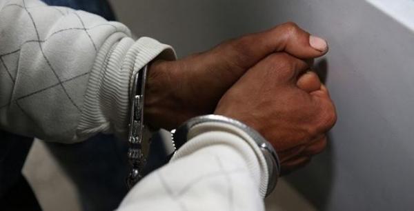 اعتقال شخص خرق حالة الطوارئ وفتح تحقيق بعد وفاته داخل قسم الإنعاش