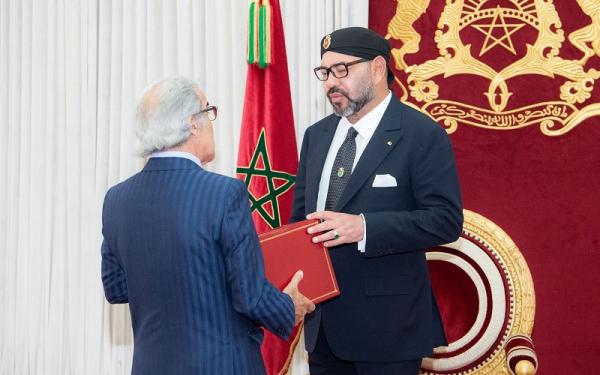 الملك محمد السادس يستقبل والي بنك المغرب بتطوان