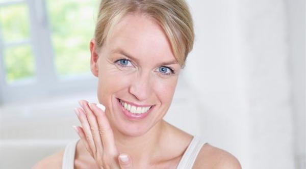 لا تغفلي العناية ببشرة رقبتك