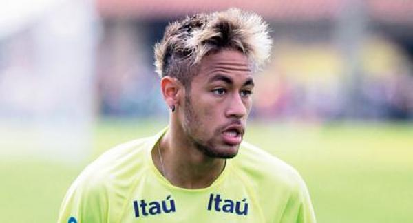 نيمار يفاجئ الجميع و يصبغ شعره بالأصفر