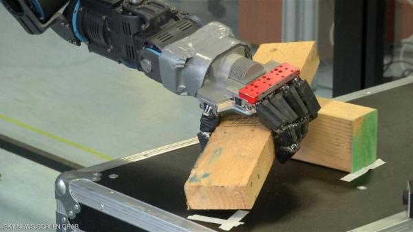 "ووك مان".. روبوت ينافس الإنسان بقدرات هائلة