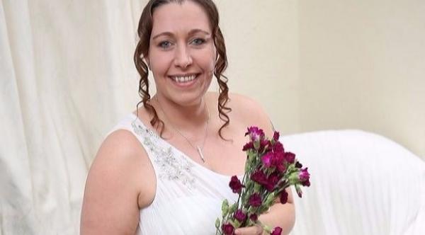 امرأة تتزوج من نفسها بسبب مسلسل فرندز الكوميدي