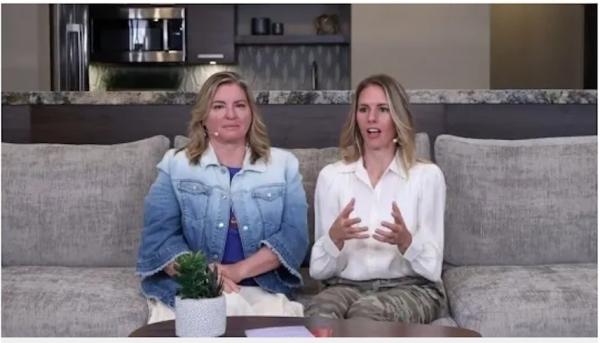 فرانكي وشريكتها جودي (مترو)