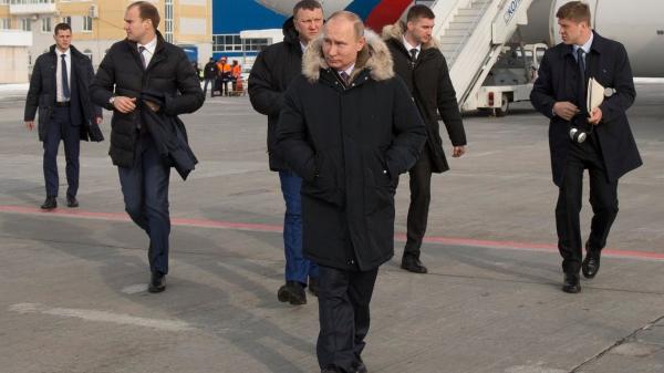 لا يصدق.. الحراس الشخصيون ل"بوتين" يدخلون بعده للحمام عندما يكون في الخارج وهذا ما يقومون به دائما