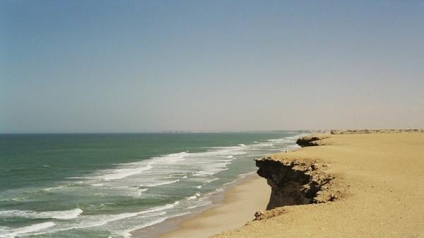 في ظروف غامضة...اختفاء فتاتين شماليتين في أحد شواطئ الداخلة