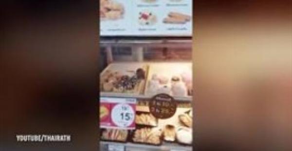 بالفيديو.. لقطات مروعة لمتجر يعرض حلوى بعد تناولها من فأر
