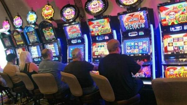 الدرك الملكي يشن حملة واسعة على "رياشات" القمار المستقدمة من إيطاليا ويحجز عدد منها (صورة)