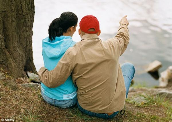 مثير...شابة تحكي كيف كان والدها يمارس معها الجنس برضاها التام"فيديو"