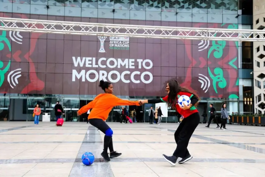 احتفالًا بـ“كان المغرب”.. عرض “موج” يحول محطة الرباط أكدال إلى مسرح مفتوح