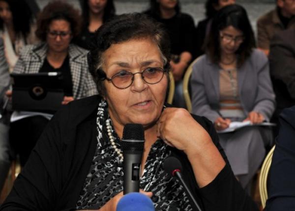 عائشة الشنا تتعرض للسرقة تحت تهديد السلاح بإسبانيا