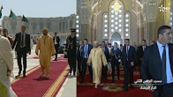 لحظة وصول الملك محمد السادس لمسجد الحسن الثاني بالدار البيضاء لأداء صلاة الجمعة