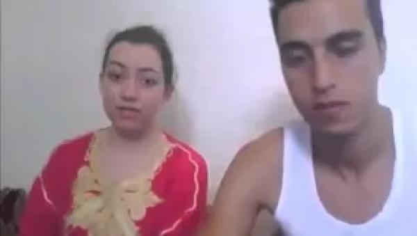 شاب مكناسي و عشيقته الأجنبية يوجهان رسالة لــ''سيمو و ريبيكا''