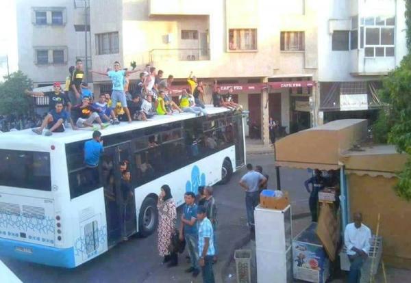 إرهاب من نوع آخر بفاس: تخريب أزيد من 13 حافلة وإرسال ثلاث مراقبين ومواطنة للمستعجلات