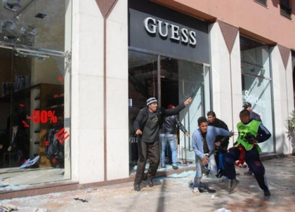 \'بلطجية\' مراكش يفسدون مسيرة 20 فبراير