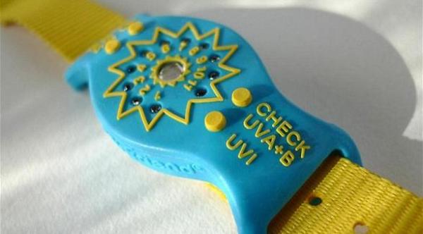 ساعة ذكية تغني عن الكريمات الواقية من الشمس